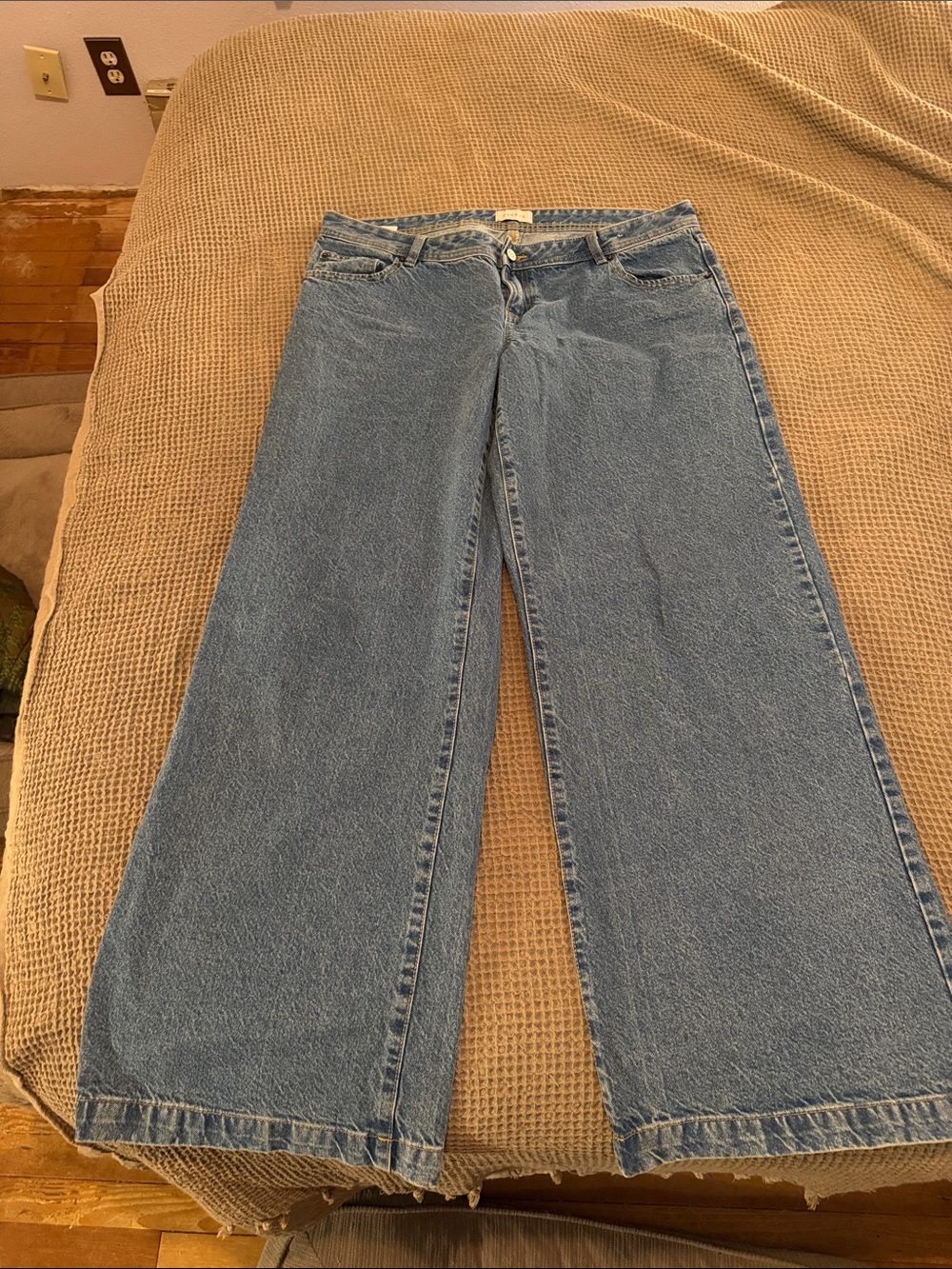 PacSun Kaia ultimate low rise baggy Classic Wide-Leg Women’s Jeans in Light Blue